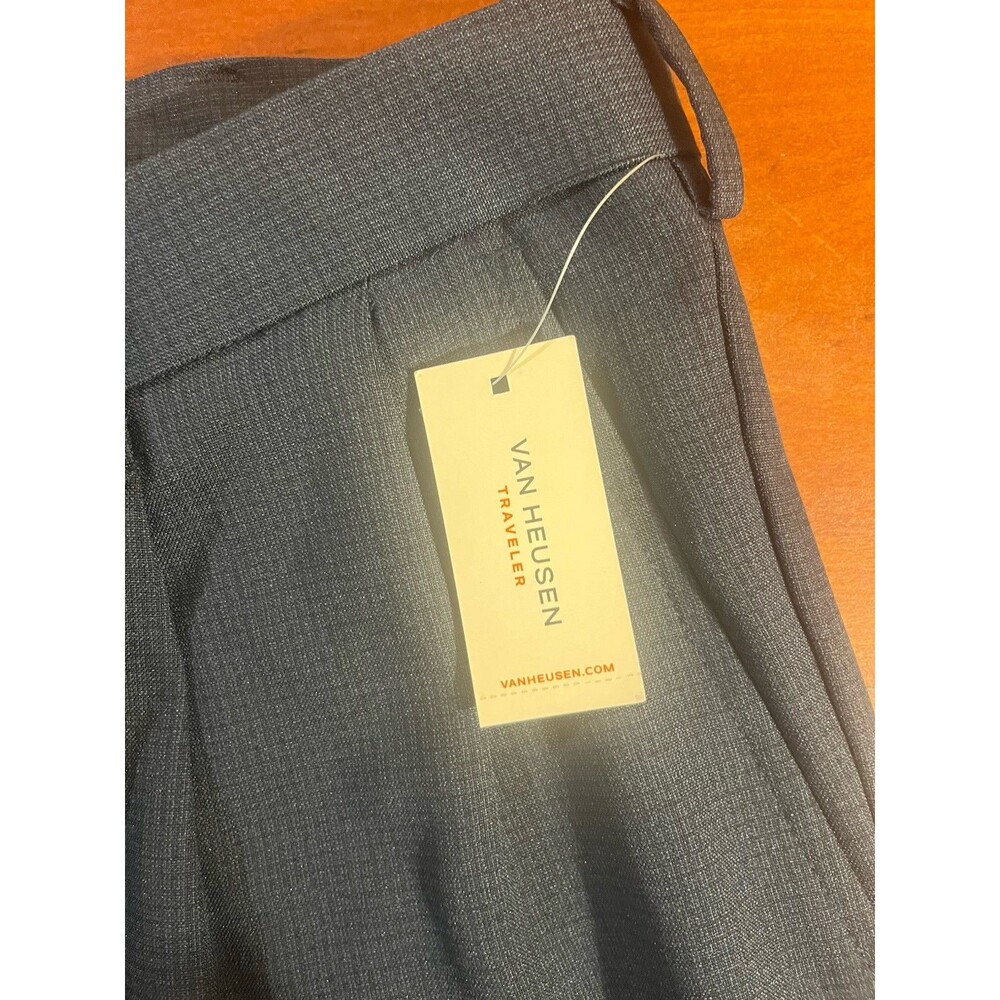 NWT Van Heusen Traveler 33x30 No Iron Premium Classic Fit - Picture 2 of 6